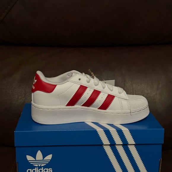 New Kid Adidas - Picture 3 of 6